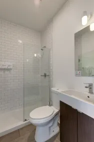 Ground Floor Studios in Chicago by 747 Lofts - Badrum