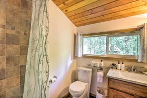 Peaceful Wooded Cabin By Mt. Baker Ski Area! - Innvendig