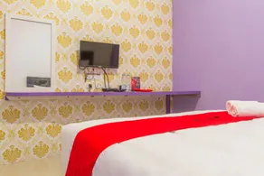 RedDoorz Plus @ Tuparev Cirebon 2 - Room