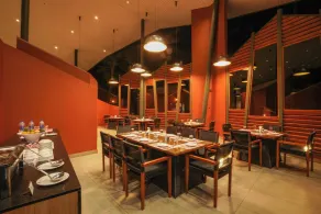 Vyna Hillock Resort - Restaurant