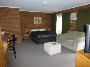 Inverloch Central Motor Inn - Room