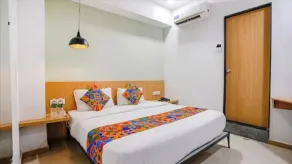 Hotel Saarthi Inn- Near Textile Market - Rum
