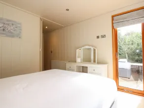 Harley's House - Room