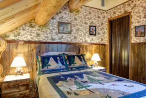 Yosemite Log Cabin-Rustic Charm-Sleeps 8 - Chambre