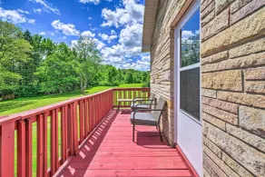 Roomy Montour Falls Retreat w/ Private Pool! - Interiör
