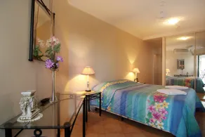 Mediterranean Beachfront Apartments - Chambre