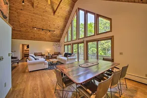 Sebago Lake Gem on Private Cove w/ Boat Dock! - Interni