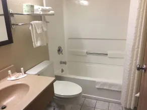 Super 8 by Wyndham Weston WV - Bathroom