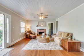 Walk to Dtwn Hahira: Inviting Home w/ Pool & Yard! - Innvendig