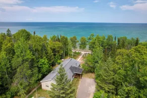 Cheboygan Getaway w/ Fire Pit & Lake Access! - Interiör