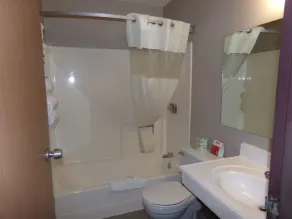 Super 8 by Wyndham Gillette - Salle de bain