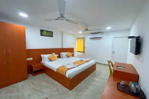 K11 Express - Opp Express Avenue - Room