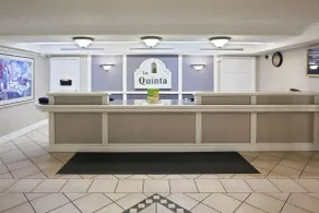 La Quinta Inn by Wyndham Omaha West - Hall