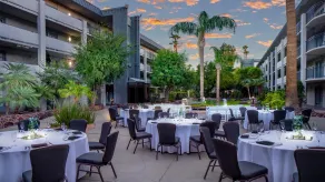 Holiday Inn and Suites Phoenix Airport North by IHG - Restaurant
