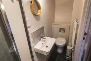 The Rose & Crown - Bathroom