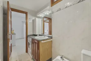 Charming Bungalow Rental in Abades, Spain - Perfect Family Retreat - Badeværelse