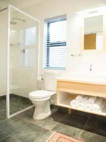 7 Ackermann Place Guest House - Bathroom