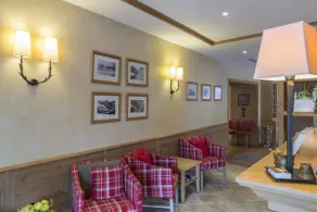 La Couronne - Reception