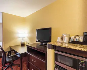 Comfort Suites Airport - Zimmer