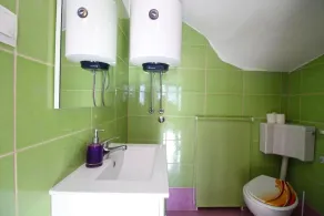 Comfortable apartment with pool and garden - Badezimmer