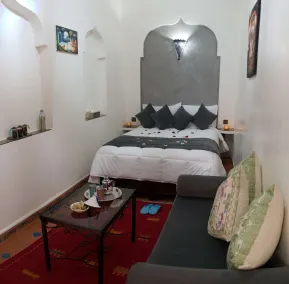 Dar Asdika - Camera
