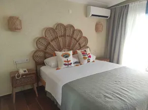 Ados Otel - Rom