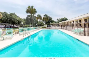 Days Inn by Wyndham Little River - Piscine