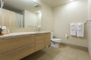 Domicile Suites at Mark on 8th - Baño