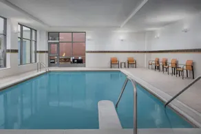 Courtyard by Marriott Muncie at Horizon Convention Center - Piscine
