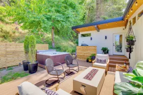 Whidbey Island Oasis: Walk to Beach, Hot Tub, View - Innenbereich