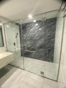 SWISS AVENUE HOTEL - Bathroom