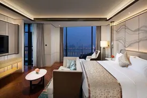 Howard Johnson Yacht Club Hotel - Room