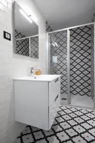 Blue Sea Holiday Rentals - Bathroom
