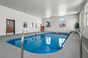 Econo Lodge El Paso, IL - Piscina