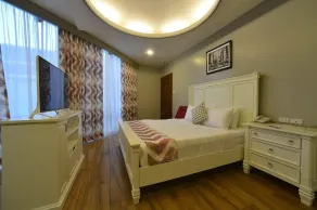 Paragon Hotel and Suites - Chambre