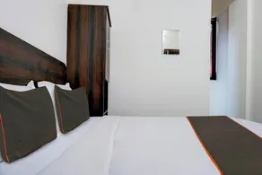 Hotel Gargi Galaxy - Chambre