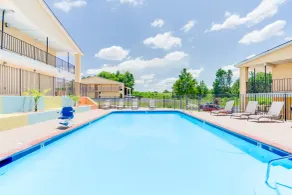 Clarion Pointe Athens I-65 - Pool