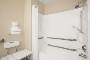 Super 8 by Wyndham Christiansburg/Blacksburg Area - Salle de bain