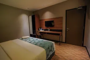 NB HOTEL - Zimmer