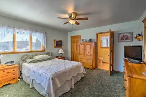 Waterfront Home on Lake George w/ Boat Dock! - Innvendig
