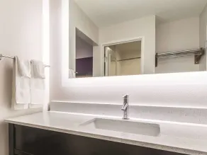 La Quinta Inn & Suites by Wyndham Cleveland - Airport North - Chambre