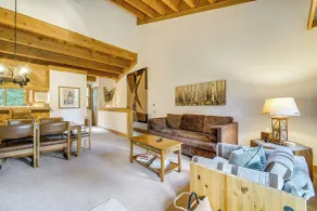 < 1 Mi to North Star Resort: Condo w/ Balcony - Intérieur