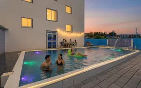 Fabhotel Relax Inn - Piscine