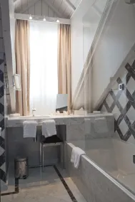 Hotel Le Place d'Armes - Relais & Châteaux - Bathroom