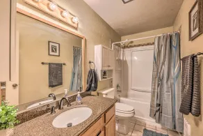 Pet-Friendly Condo - 2 Mi to Ruidoso Downs! - Salle de bain