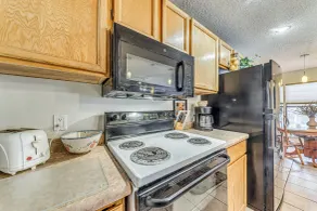 Condo w/ Hot Tub ~ 4 Miles to Ruidoso Winter Park! - Innvendig