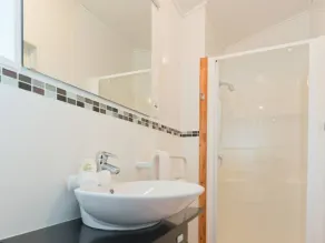 Alpine-Pacific Holiday Park - Bathroom
