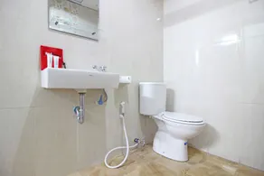 RedDoorz @ Jalan Ringroad Selatan - Badezimmer