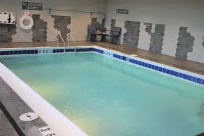 La Quinta Inn & Suites by Wyndham Bardstown - Piscine