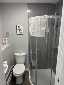 The Holystone Bar and Restaurant - Bathroom